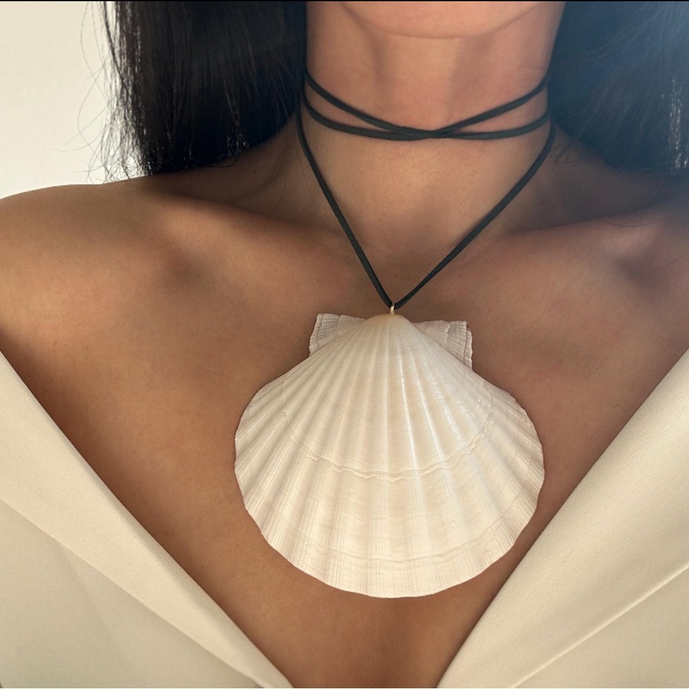 Oversized Shell Pendant Necklace
